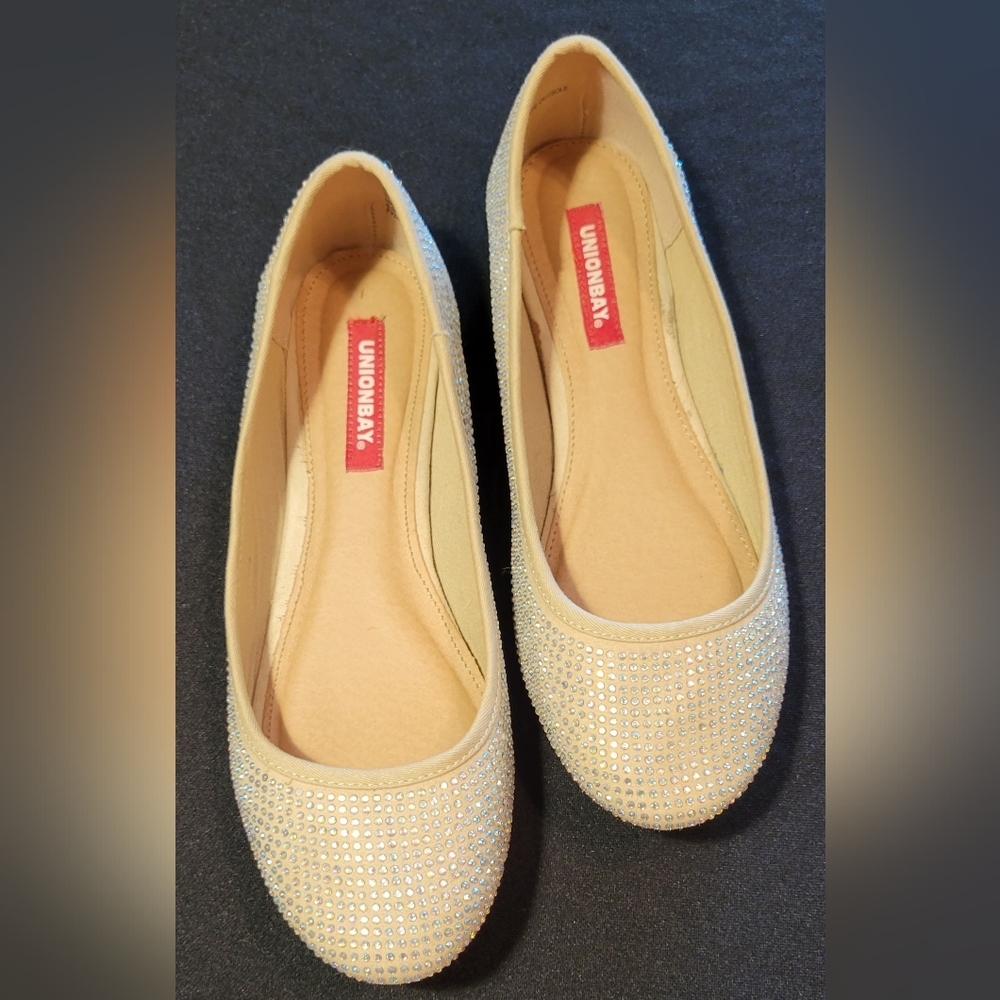 NWOT Unionbay Beige Twinkle Flats, womens 6.5-worn once!